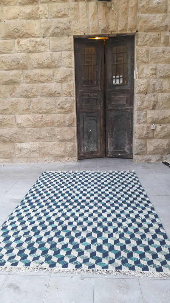 שטיח צמר מעויינים — תוצרת הודו